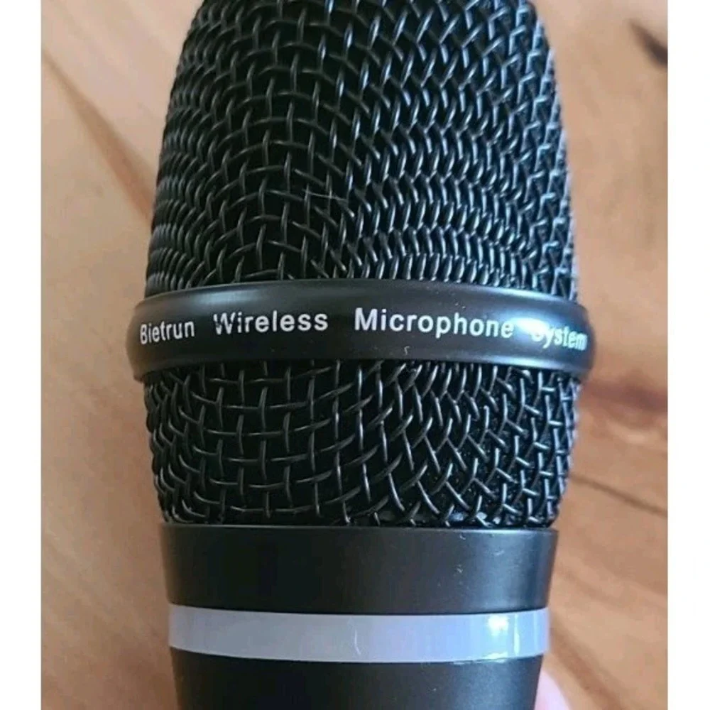 Bietrun Wireless Microphone Set Of Two Untested
